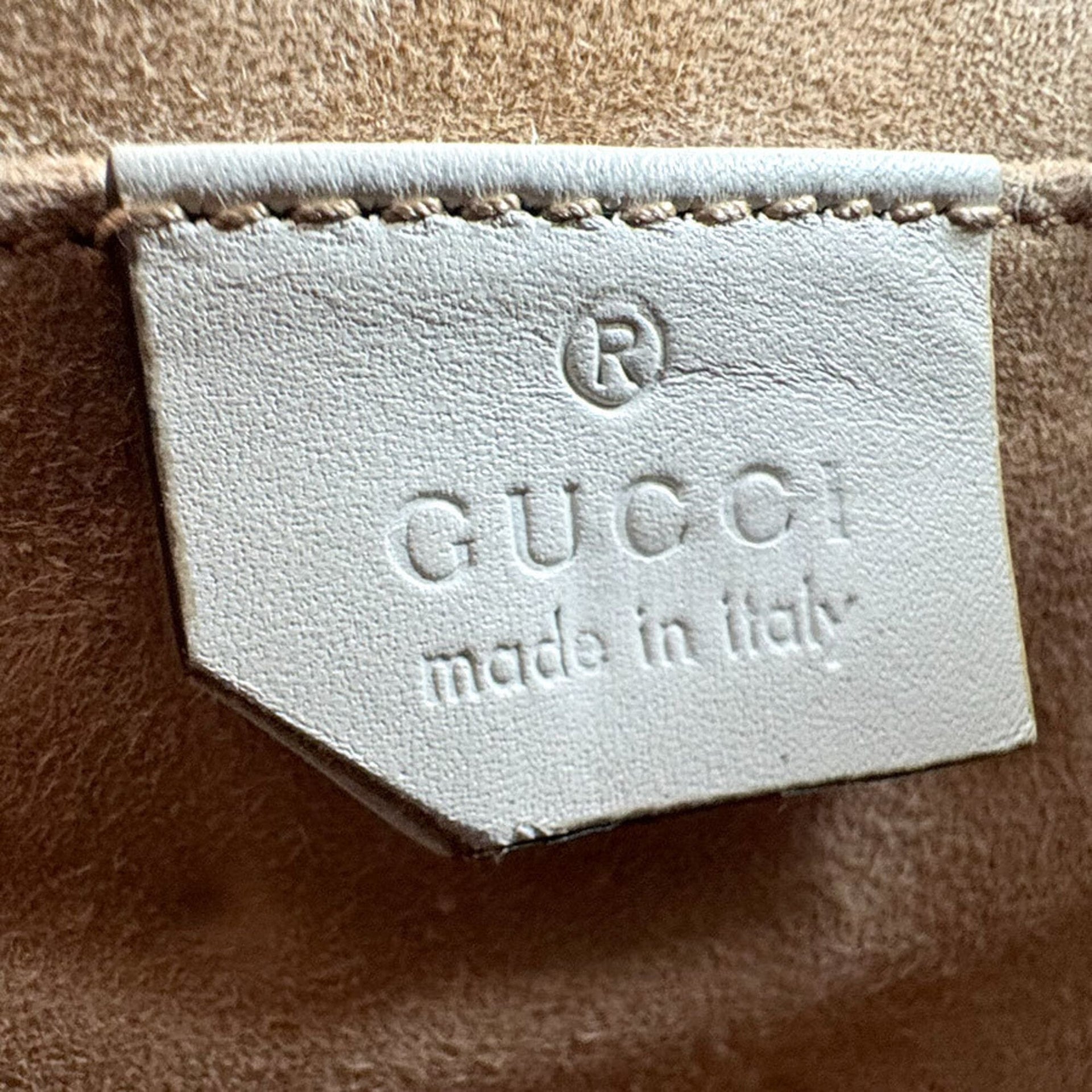 Bolso de hombro Sylvie de Gucci 27