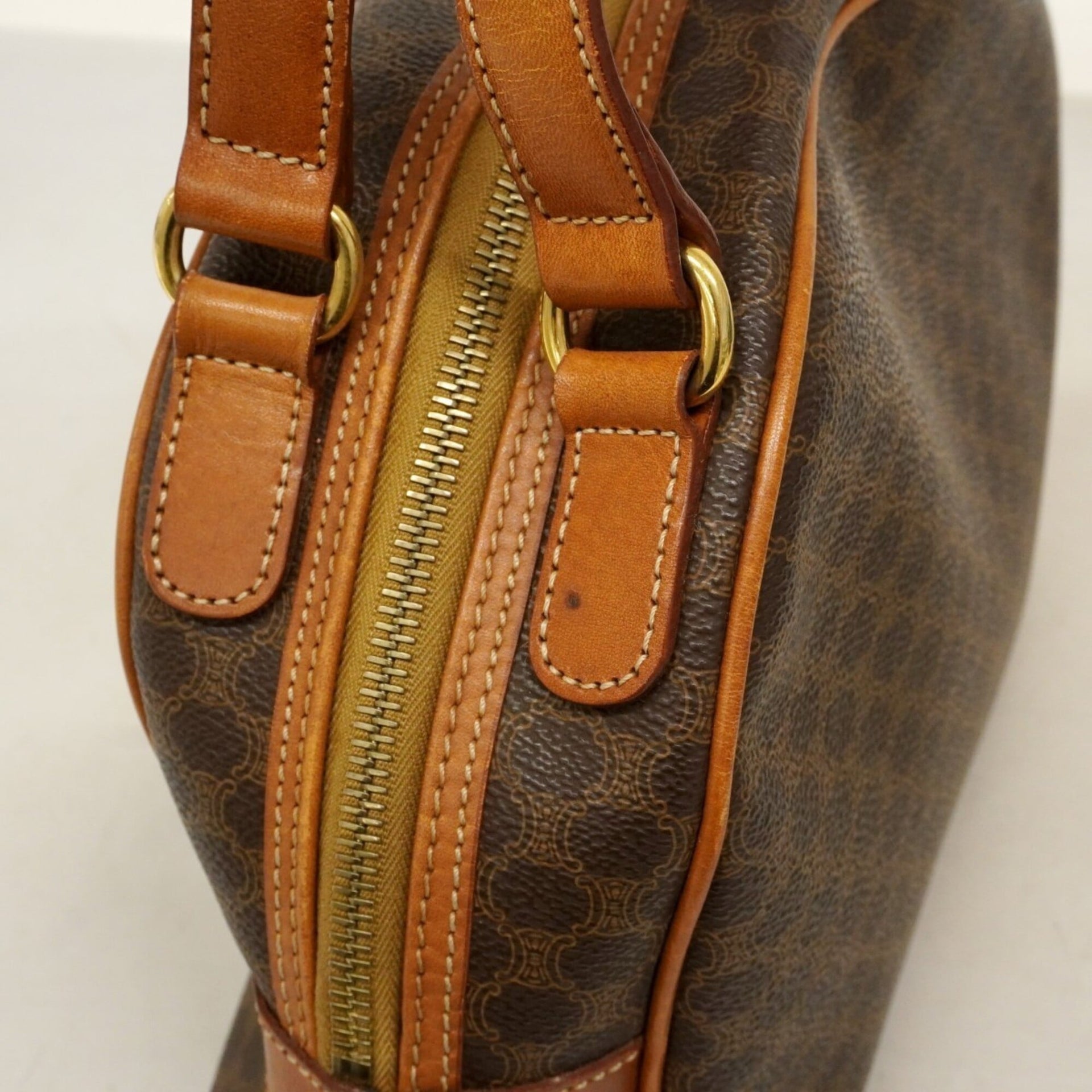 Bolso Celine Macadam marrón para mujer 21